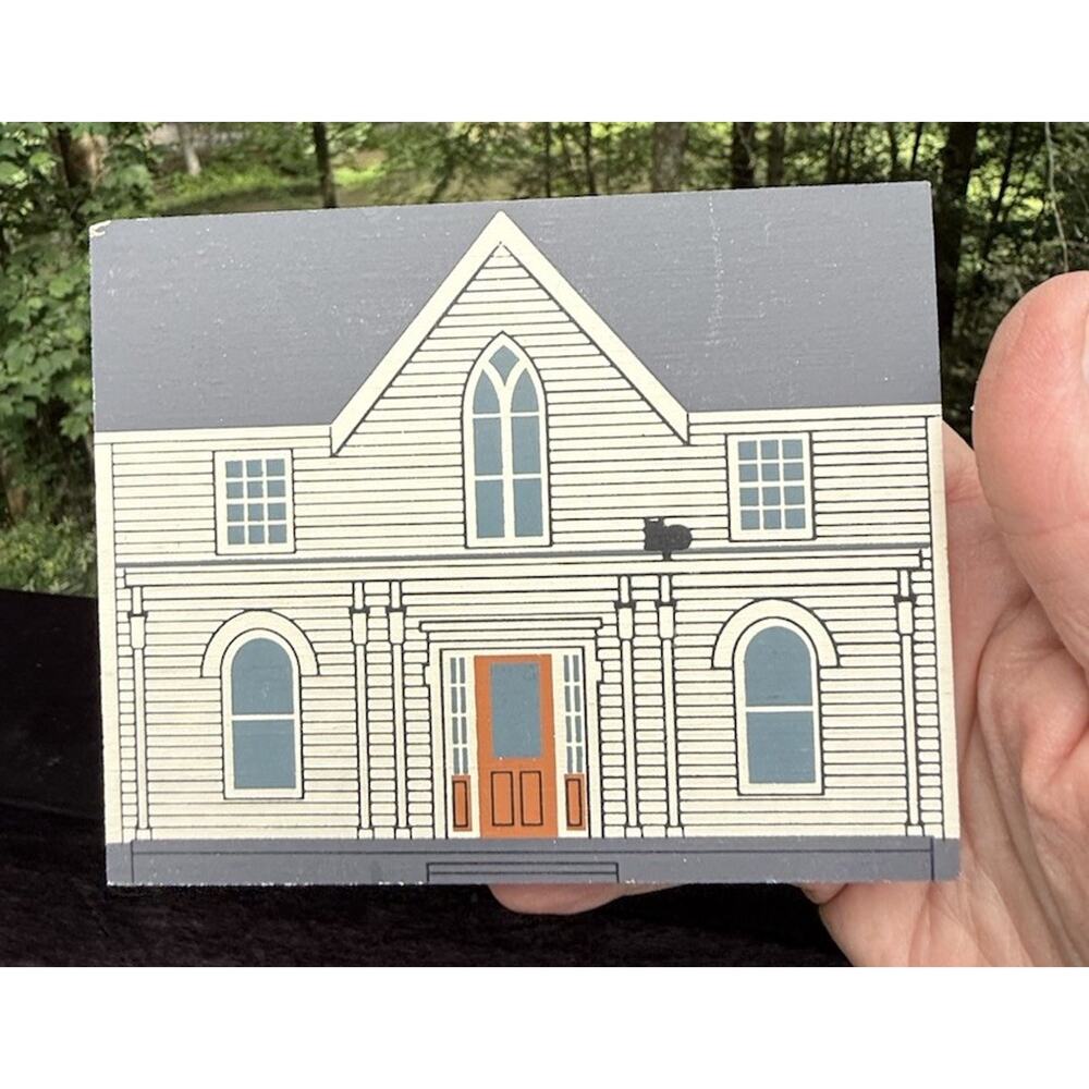 Shelf Sitter Amelia Earhart's Birthplace 1990 Cat's Meow Collectors Club VGC